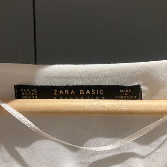 White blouse - Picture 2 of 4